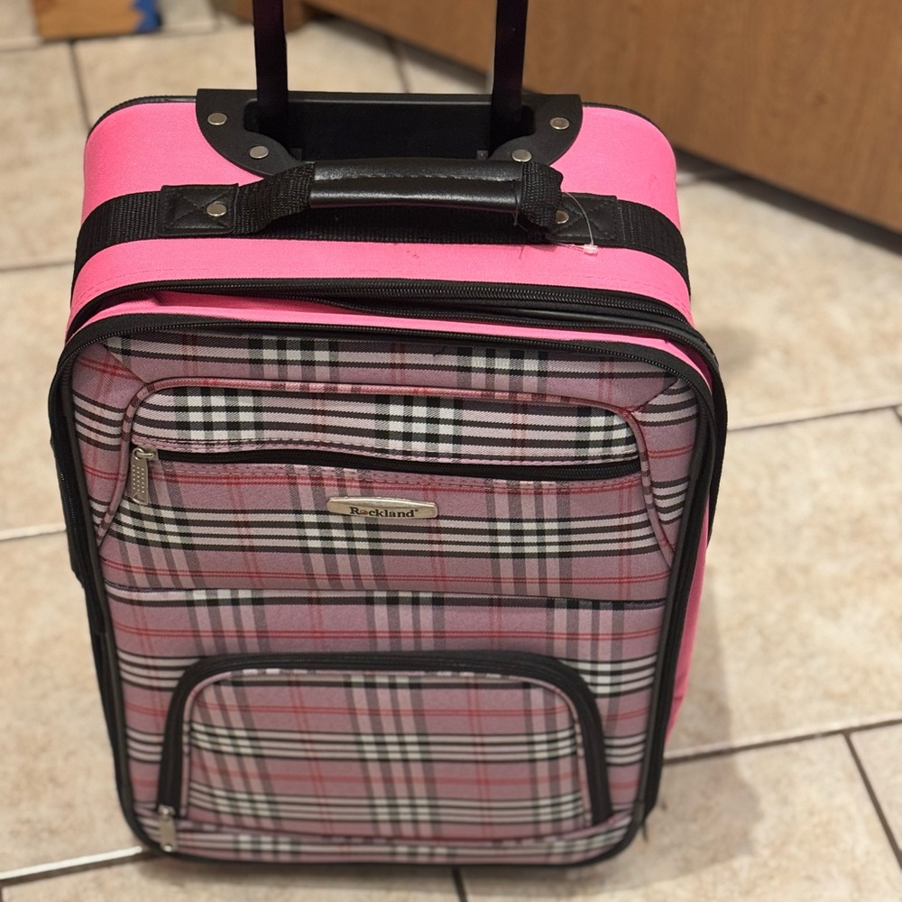 Rockland Fashion Softside Upright Luggage Set - Picture 5 of 12